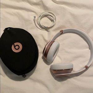 Rose Gold Beats Solo Wireless
